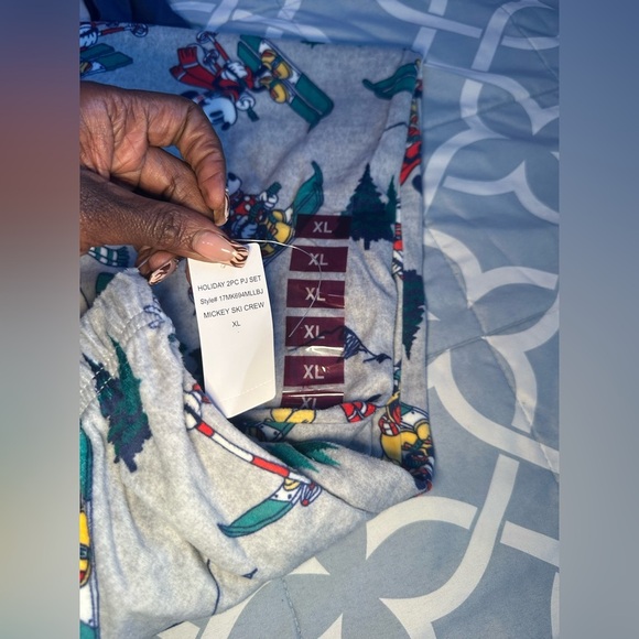Disney Christmas Pajamas Unisex Adult Ski You Later Top & Bottom Set NWT Size XL - Picture 6 of 7